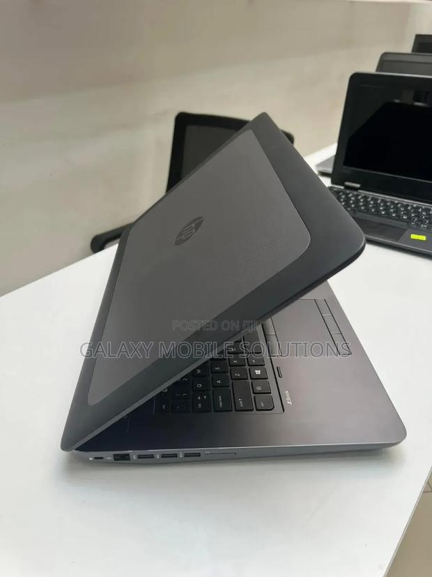 Laptop HP ZBook 17 G6 16GB Intel Core I7 SSD 512GB - thumbnail 4