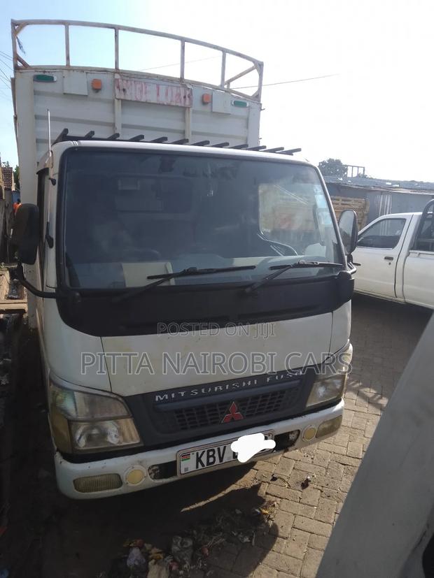 Mitsubishi Canter - main view