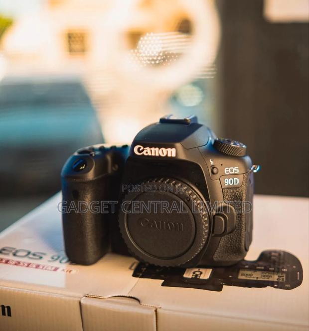 Canon EOS 90D 18mm - 135mm Lens - thumbnail 3
