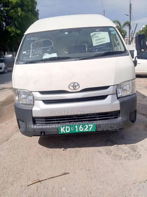 Toyota HiAce 2018 White