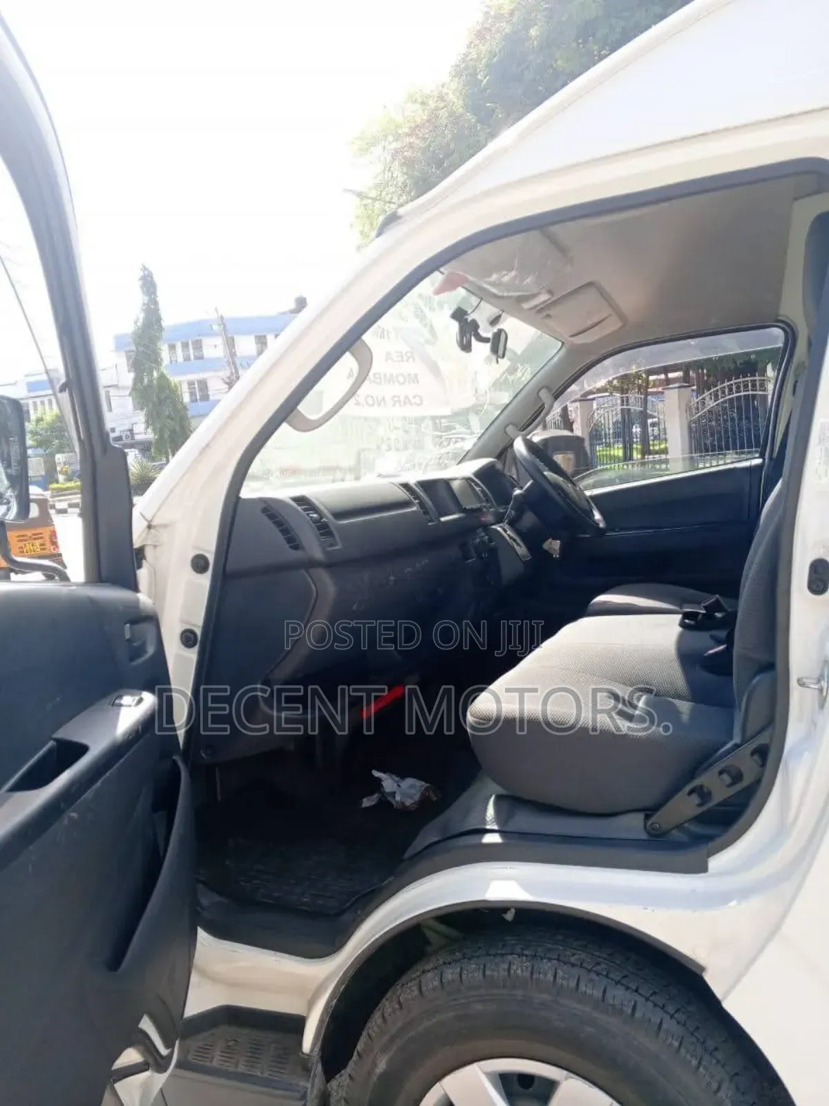 Toyota HiAce 2018 White
