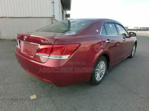 Toyota Crown 2017 Burgundy