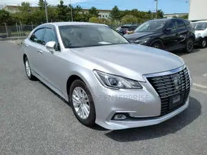 Toyota Crown 2017 Silver