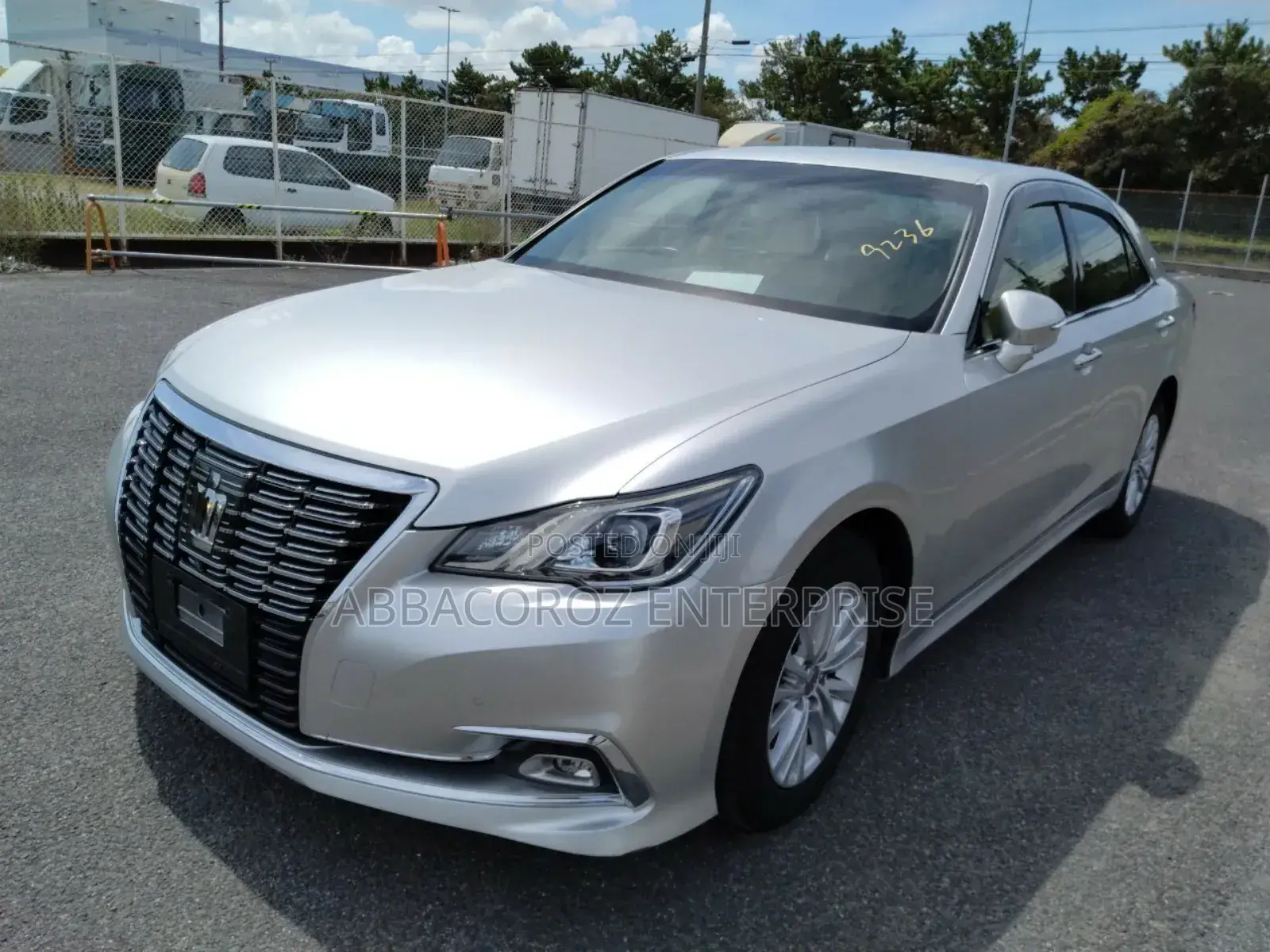Toyota Crown 2017 Silver