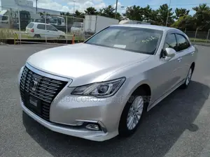 Toyota Crown 2017 Silver