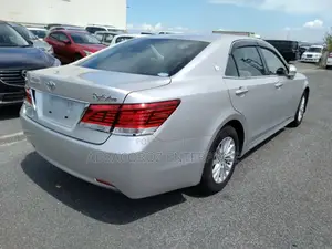Toyota Crown 2017 Silver