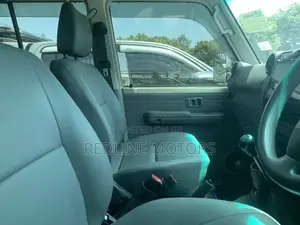 Toyota Land Cruiser 4.6 V8 GX 2018 Gold