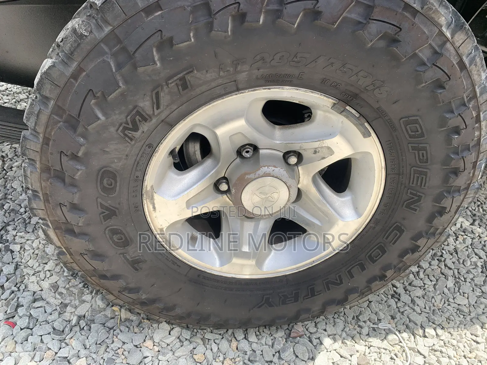 Toyota Land Cruiser 4.6 V8 GX 2018 Gold