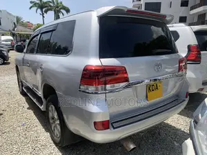 Toyota Land Cruiser 4.6 V8 ZX 2015 Gray