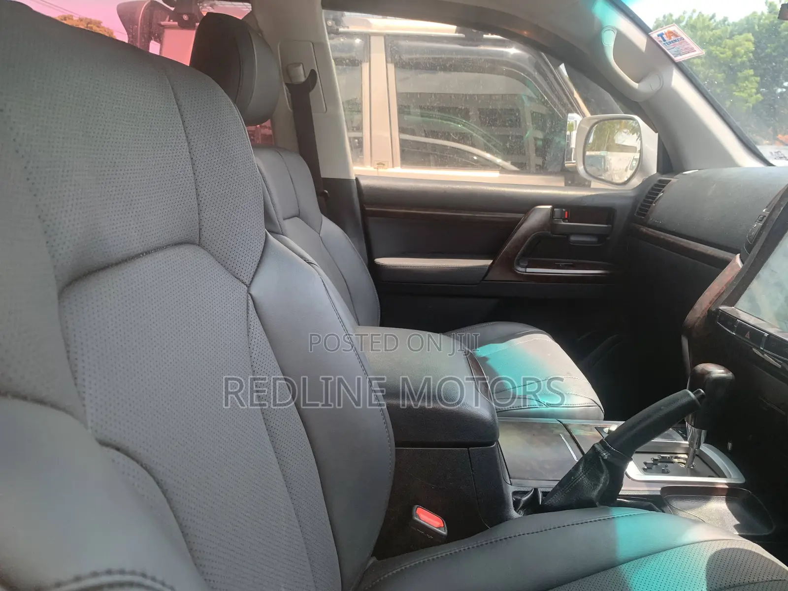 Toyota Land Cruiser 4.6 V8 ZX 2015 Gray