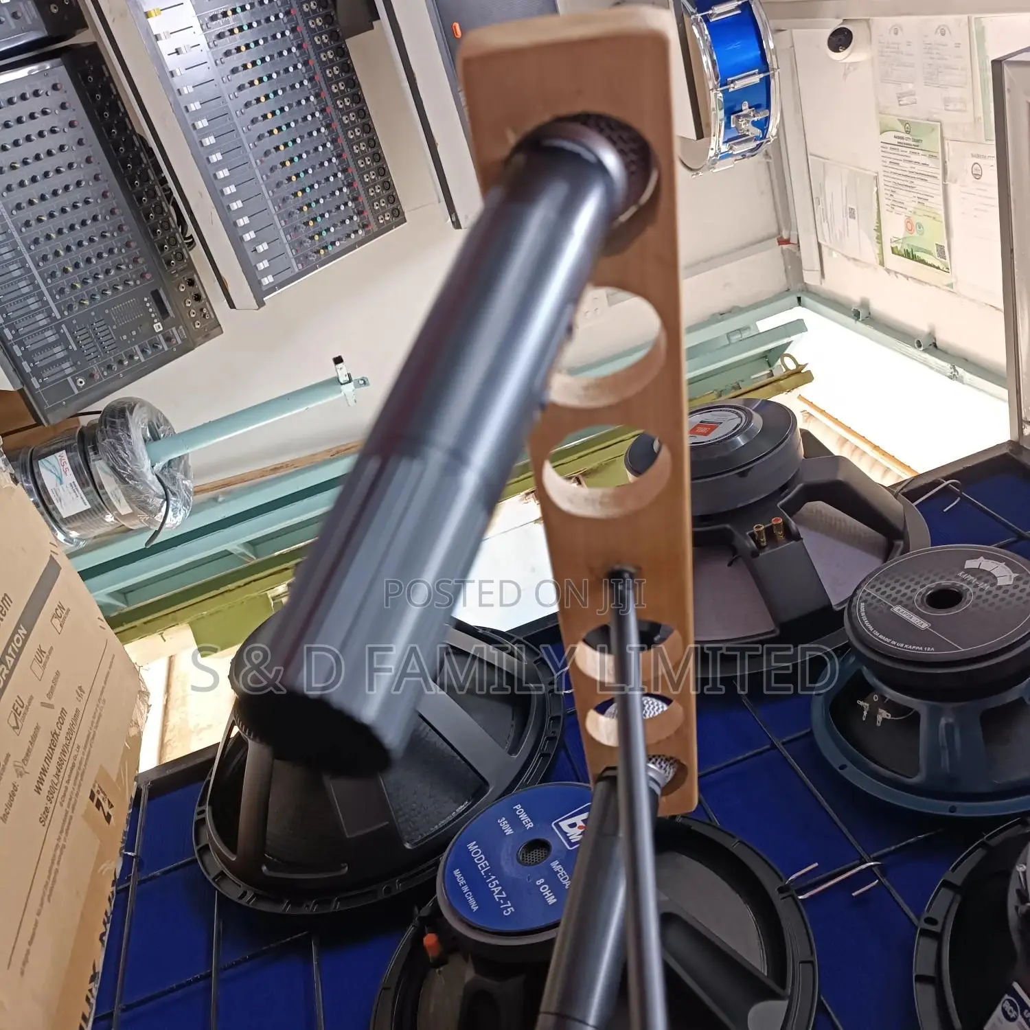 6 Microphone Holders Plus Stand