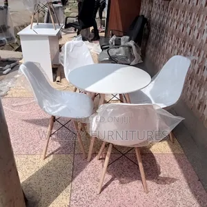 Dining Table Eames Seats