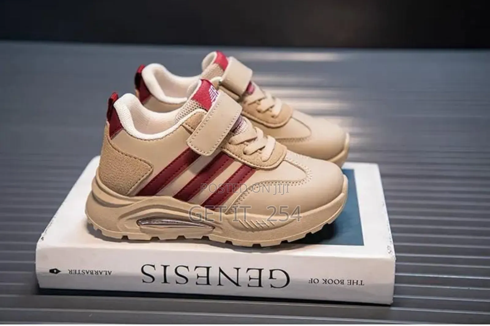 Kid's Elegant Sneakers 

Size: 26,27,29,31,32,33,35,
