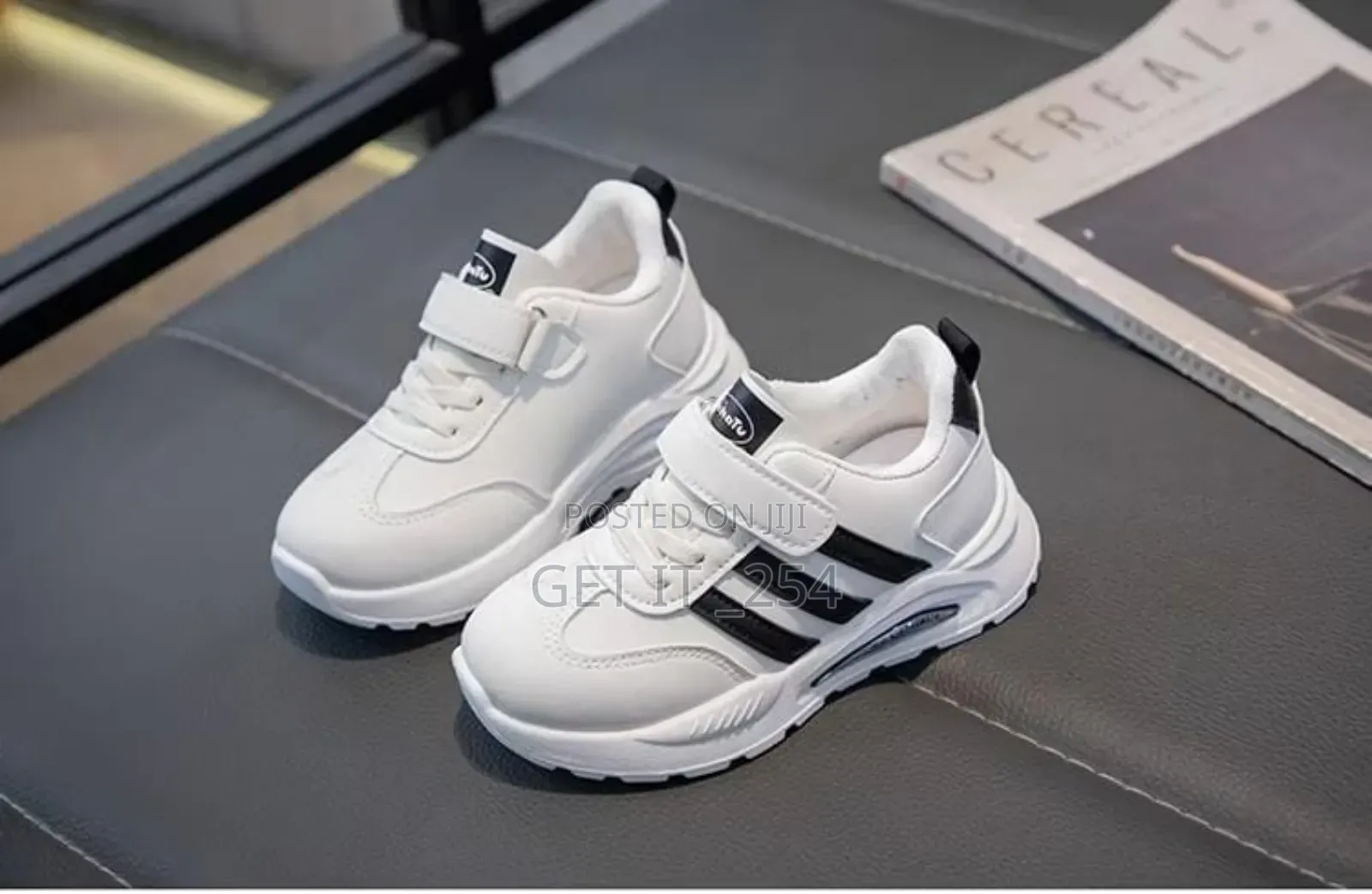 Kid's Elegant Sneakers 

Size: 26,27,29,31,32,33,35,