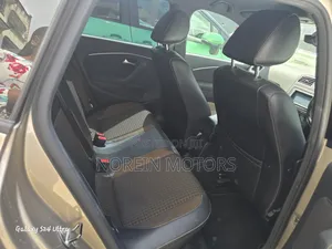 Volkswagen Polo 2017 Gold