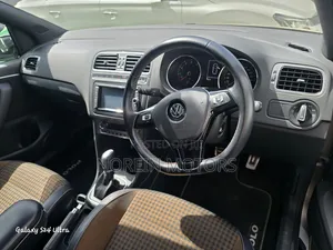 Volkswagen Polo 2017 Gold