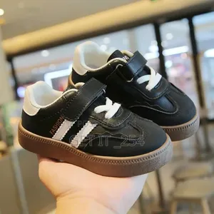 Kid's Shoes White
Size 31
Quality 💯