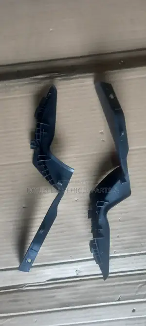 Windscreen Finisher/Condoms Toyota Hilux Revolution 2015