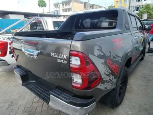 Toyota Hilux 2017 Brown