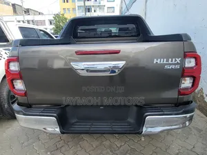 Toyota Hilux 2017 Brown