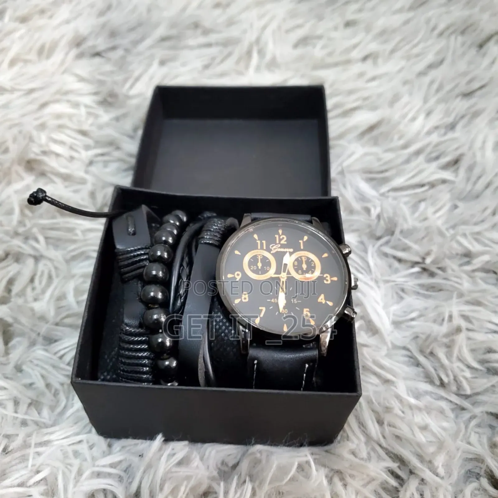 *MEN -WATCH GIFT SET Gift Box Contains*
Watch 
Bracelets