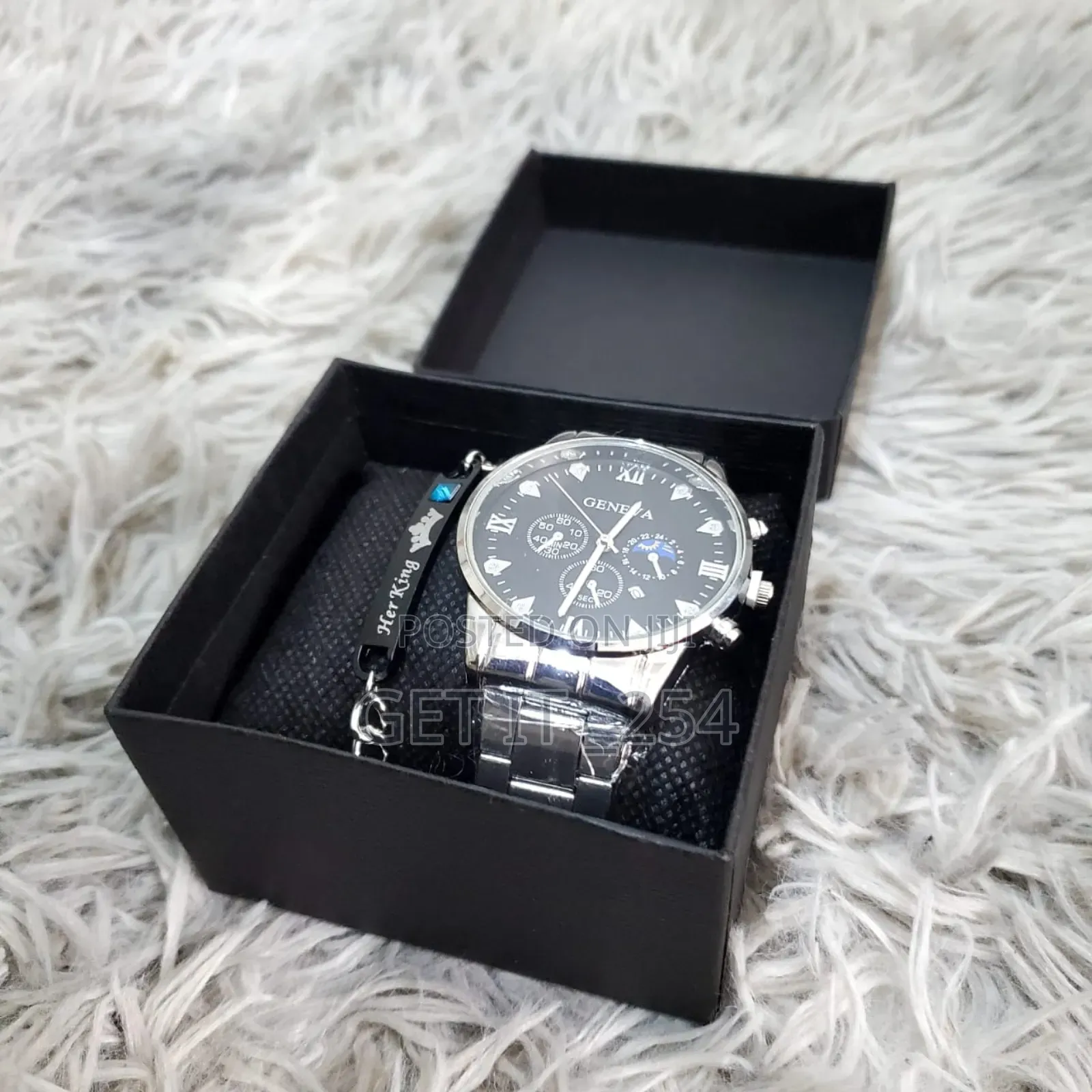 *MEN -WATCH GIFT SET Gift Box Contains*
Watch 
Bracelets