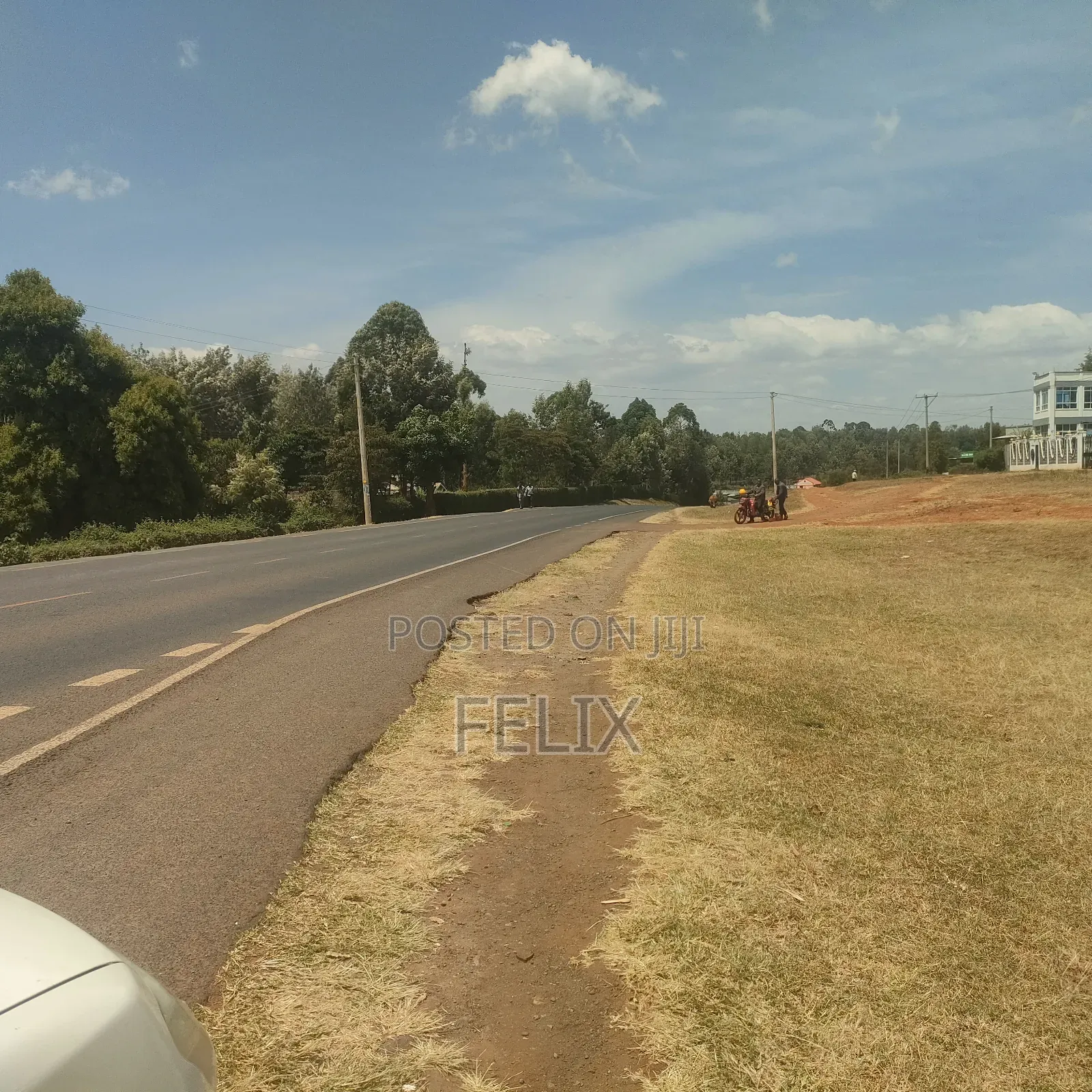 Nyeri/ Marua, Nanyuki Main Tarmac 8 Acres