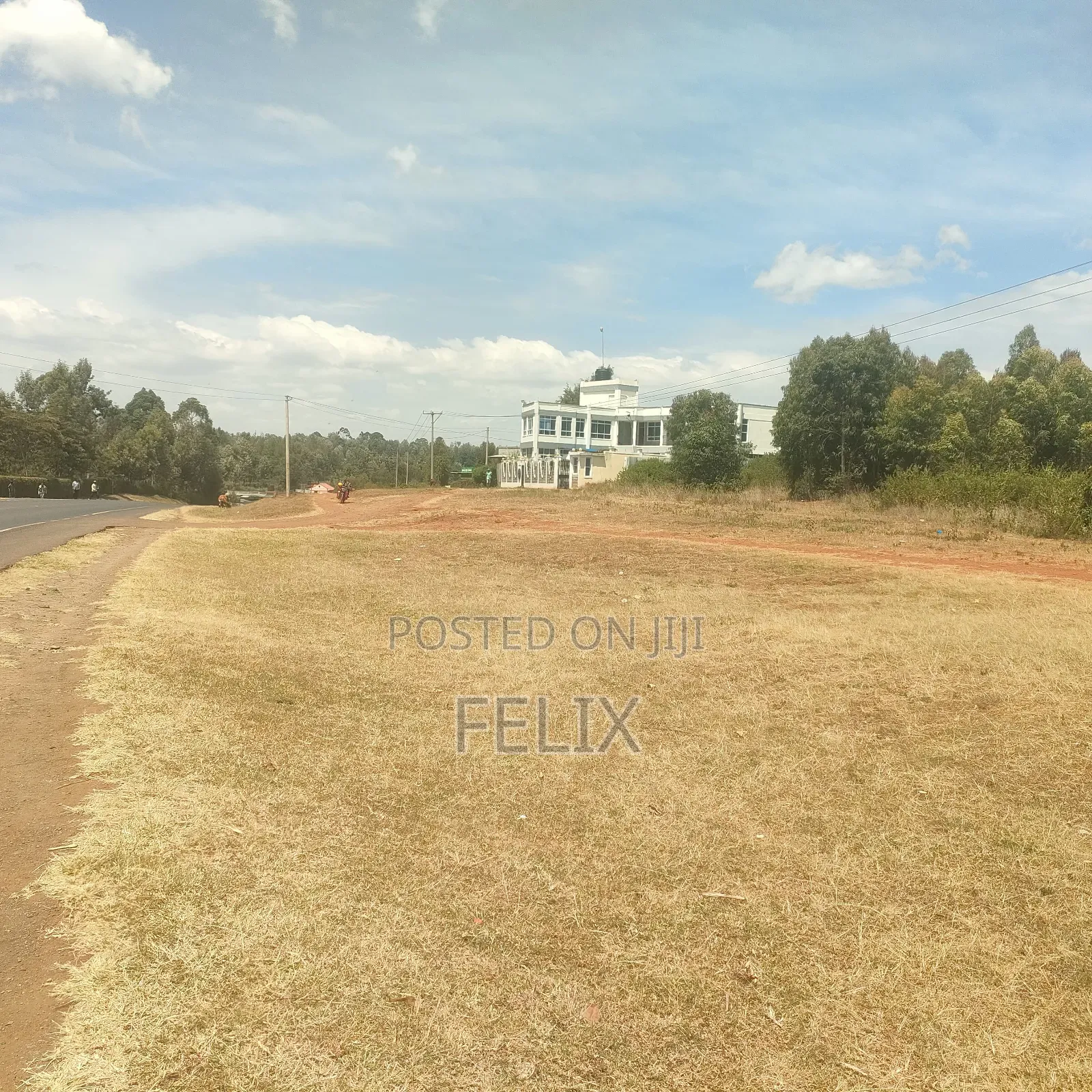 Nyeri/ Marua, Nanyuki Main Tarmac 8 Acres