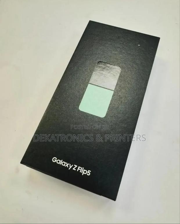 New Samsung Galaxy Z Flip5 256 GB Purple - main view