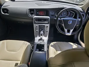 Volvo V60 T5 Premier AWD 2017 Pearl