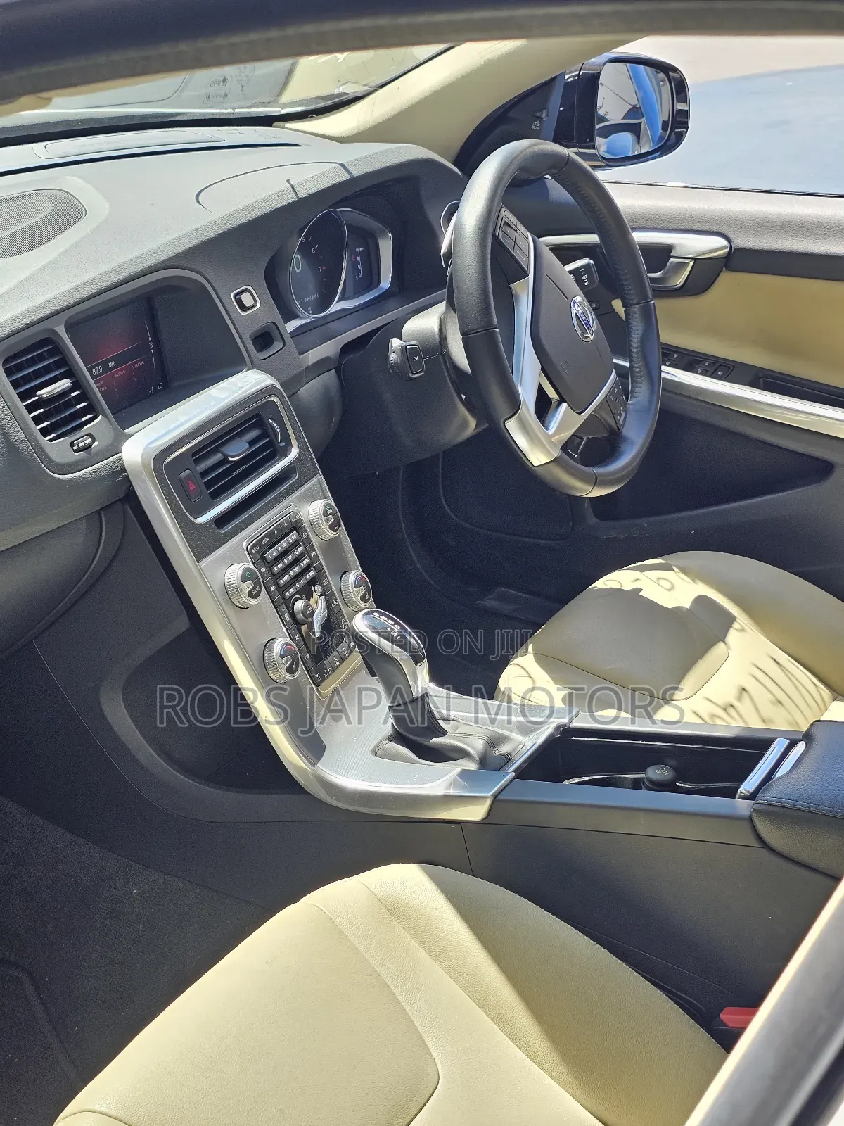 Volvo V60 T5 Premier AWD 2017 Pearl