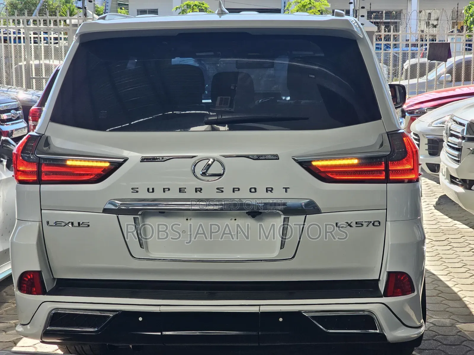 Lexus LX 570 AWD 2016 Off white