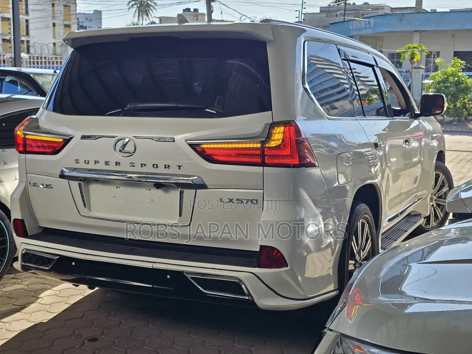 Lexus LX 570 AWD 2016 Off white