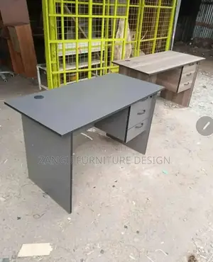 Resplendent Office Desk
