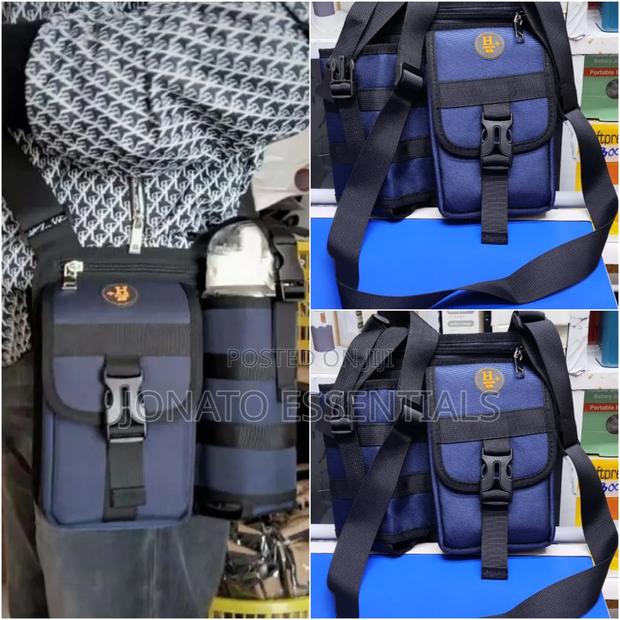 Water Bottle Holder Carrier Bag With Adjustable Strap - thumbnail 2