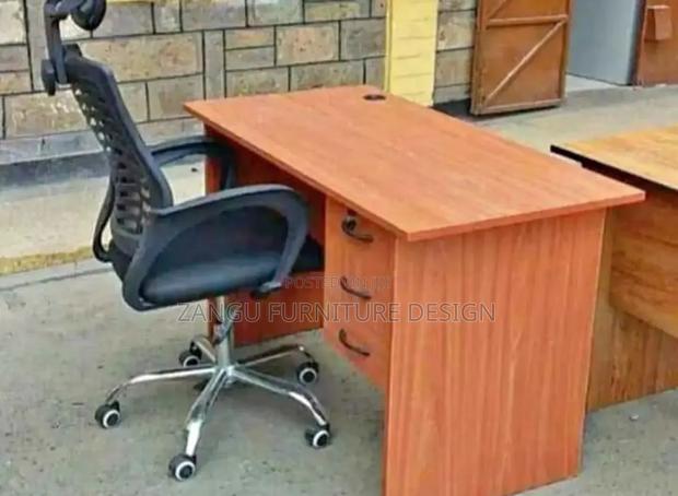 Licious Office Desk - main view