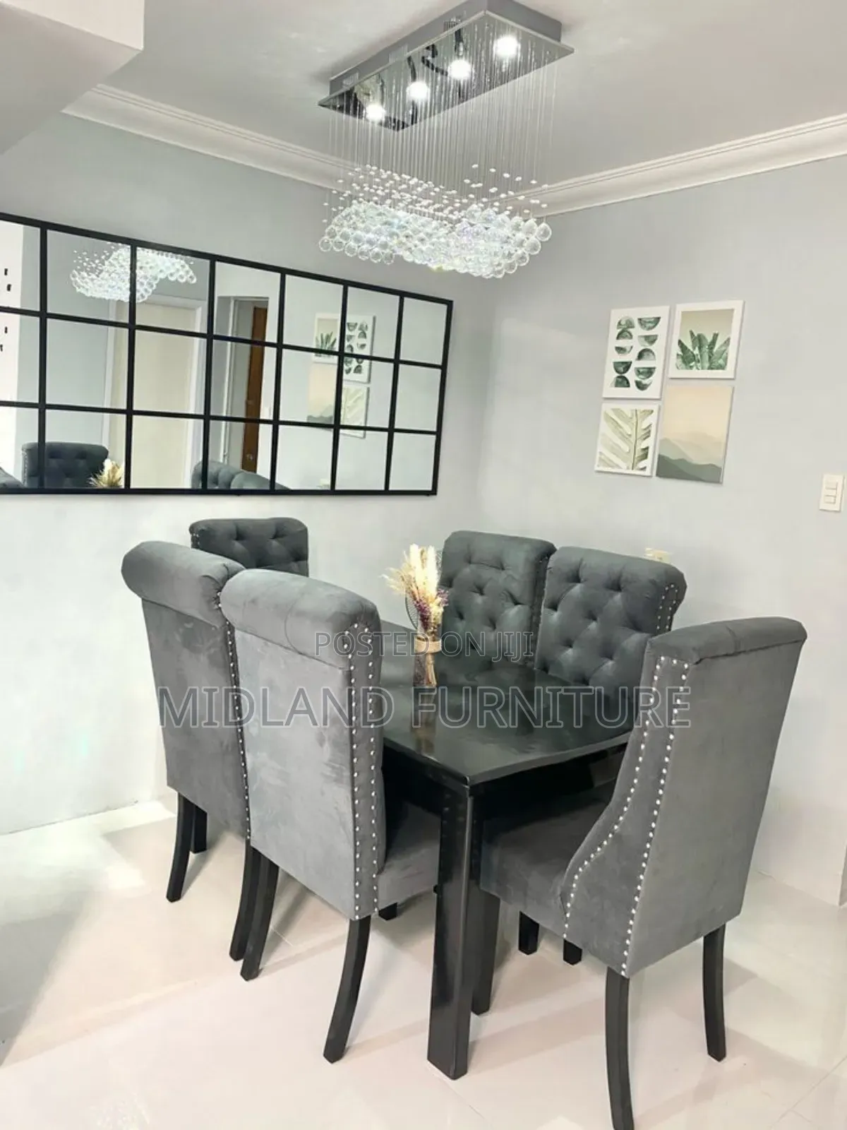 Dining Tables With Tufted Seats