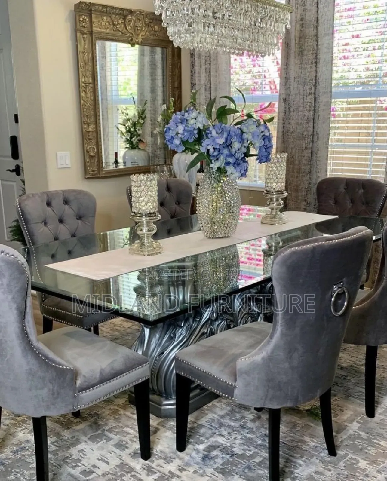 Dining Tables With Tufted Seats
