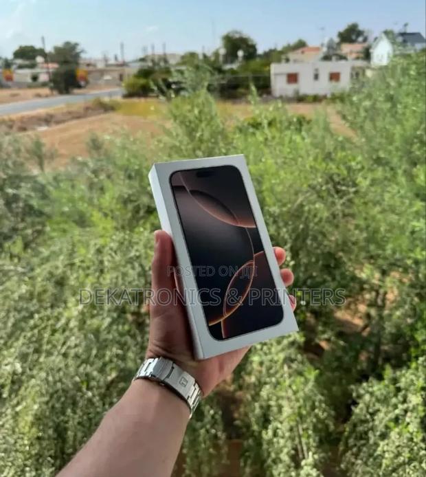 New Apple iPhone 16 Pro Max 1 TB Gray - thumbnail 3