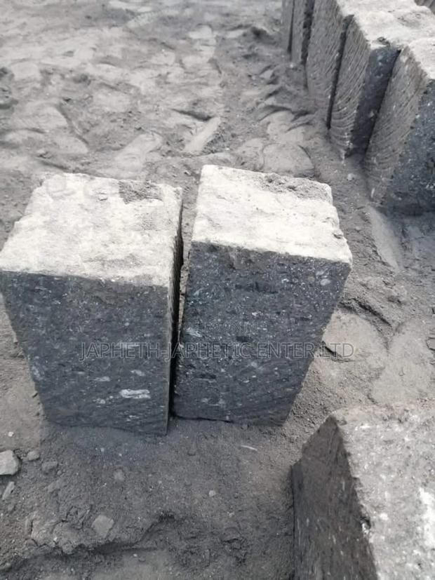 Ndarug□Machine Cut Stones - thumbnail 2