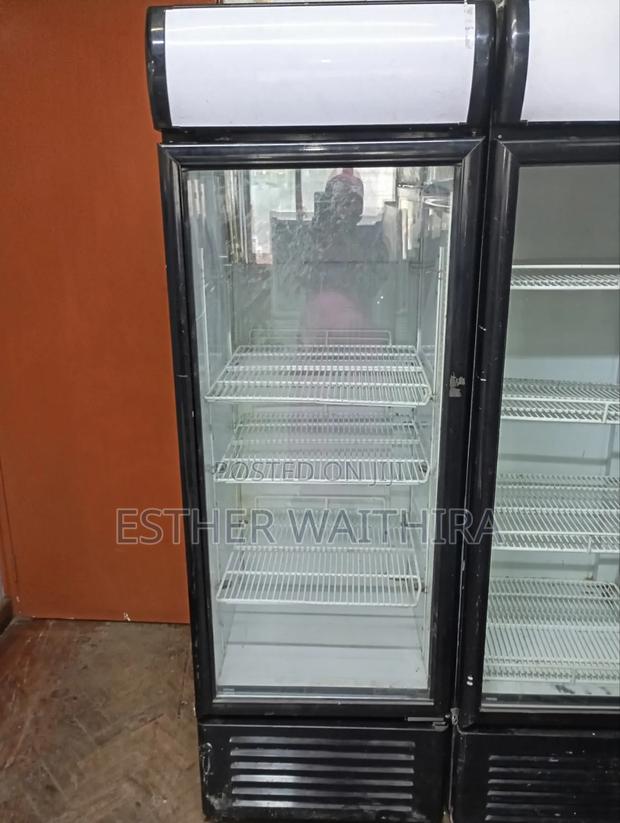 A Neat Showcase Display Fridge - thumbnail 2