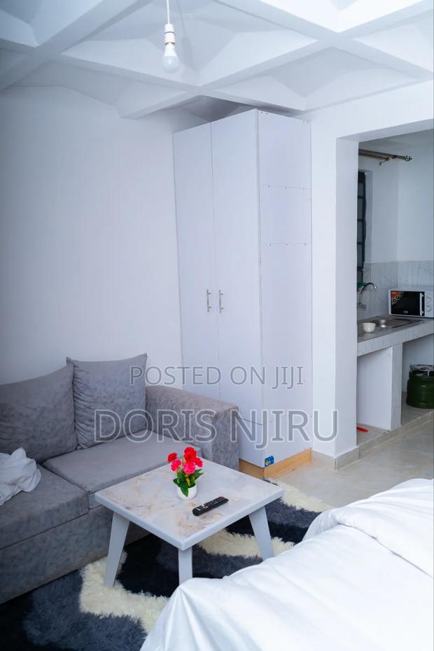 TRM Drive Modern Studio Airbnb - thumbnail 2