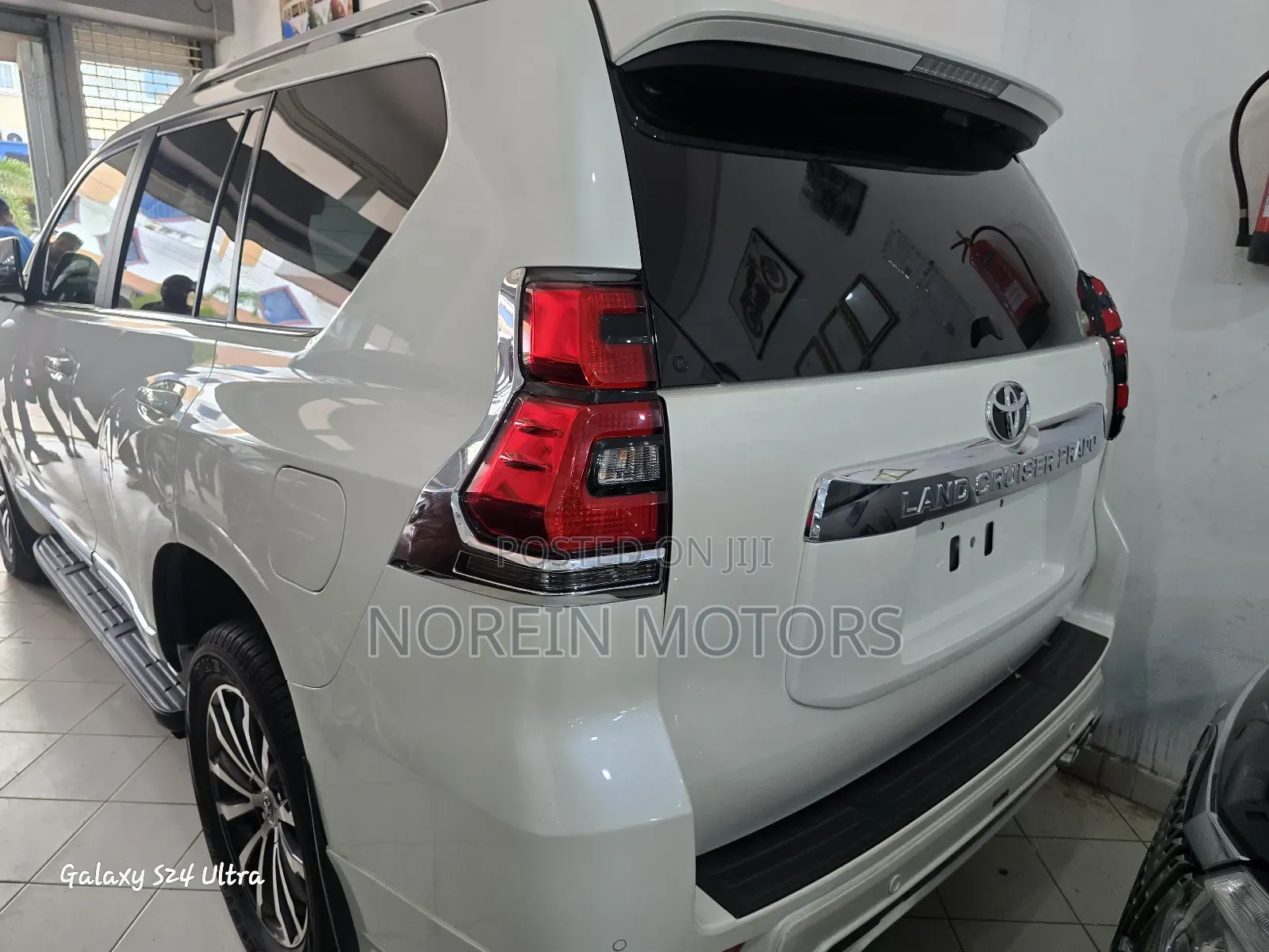 Toyota Land Cruiser Prado 2018 Off white