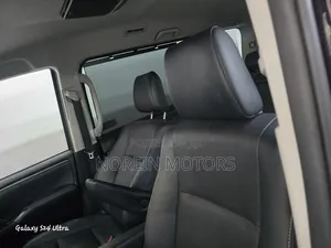 Toyota Esquire 2018 Purple