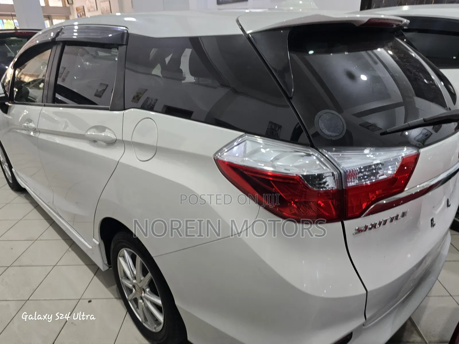 Honda Fit Shuttle 2018 Off white