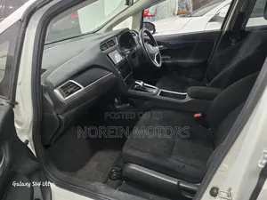 Honda Fit Shuttle 2018 Off white