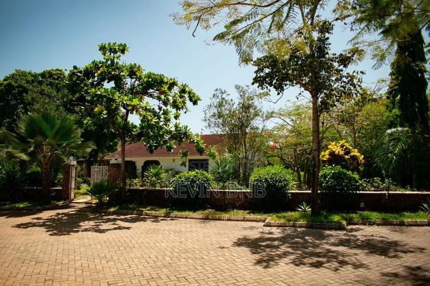 Diani Airbnb 3 Bedroom Private Villa, Large Pool Diani BNB - thumbnail 3