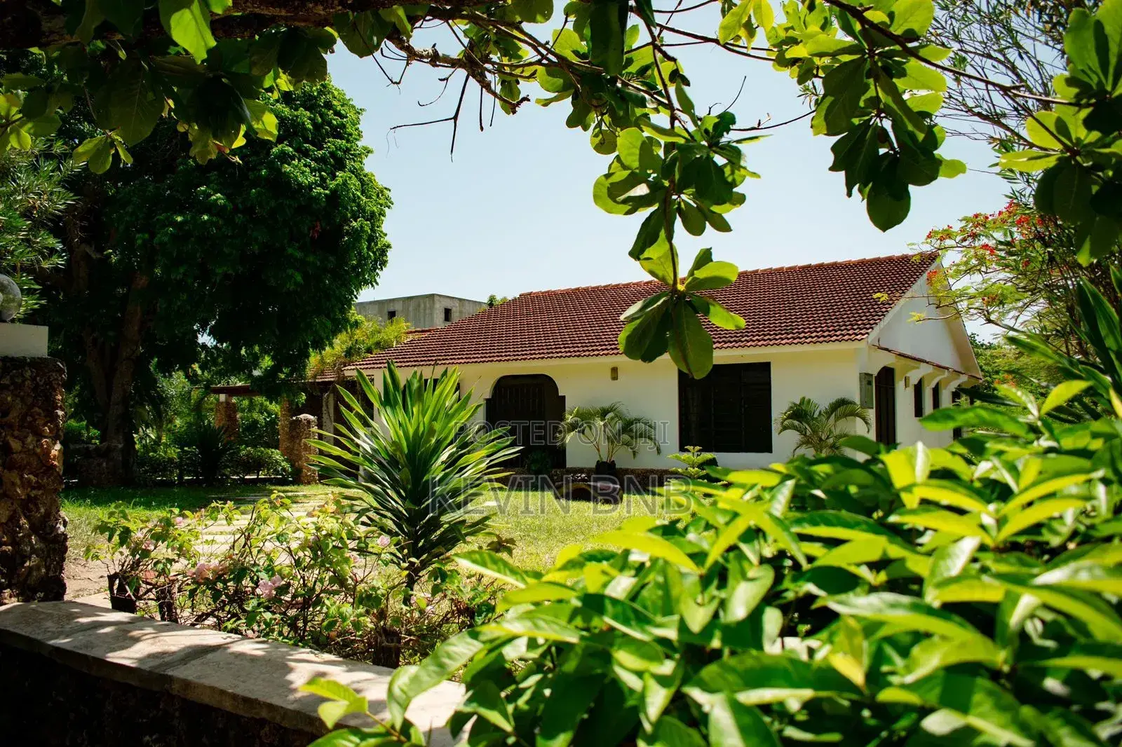 Diani Airbnb 3 Bedroom Private Villa, Large Pool Diani BNB