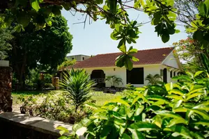 Diani Airbnb 3 Bedroom Private Villa, Large Pool Diani BNB