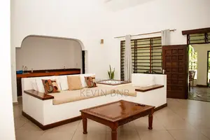 Diani Airbnb 3 Bedroom Private Villa, Large Pool Diani BNB